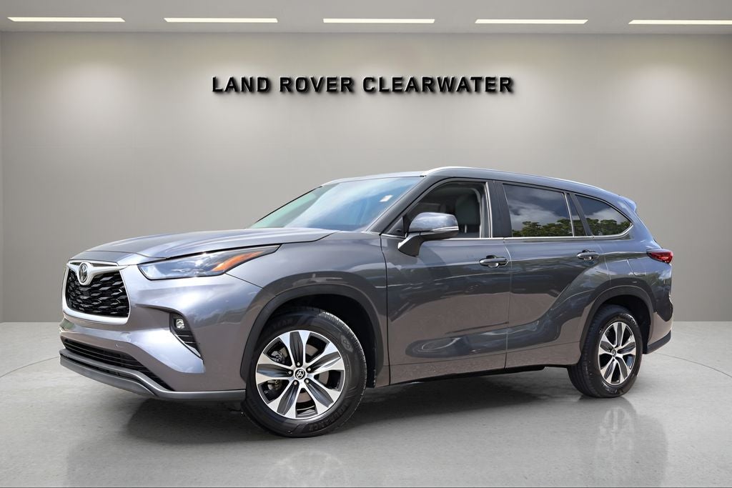2023 Toyota Highlander XLE in Magnetic Gray Metallic — front three-quarter view