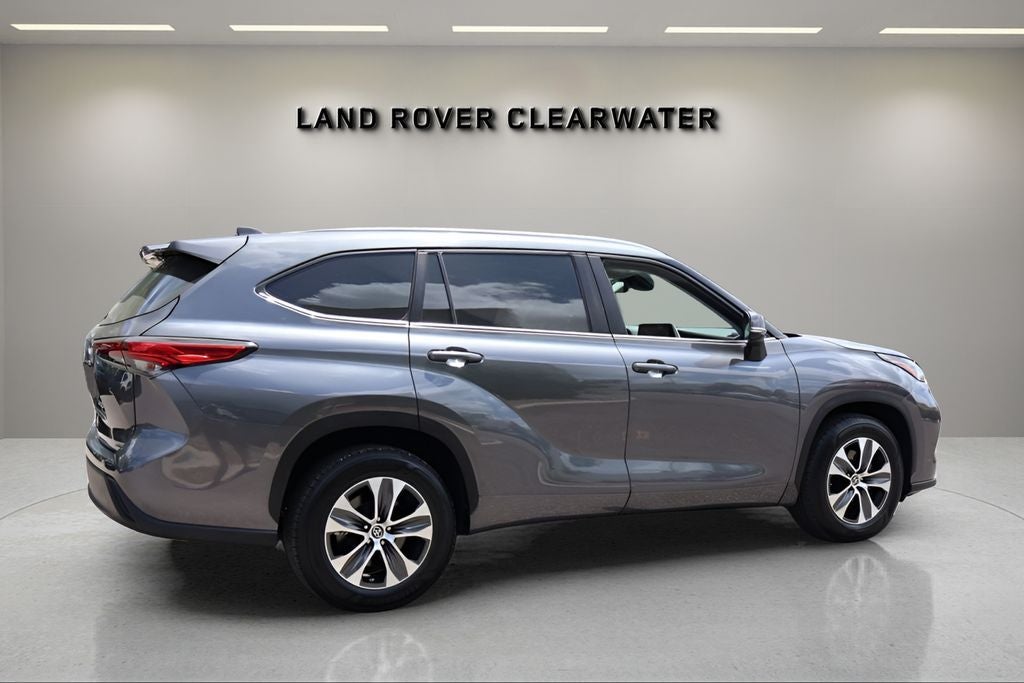2023 Toyota Highlander — detail view
