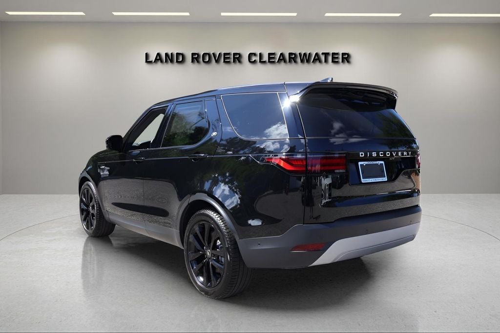 2026 Land Rover Discovery — rear three-quarter view
