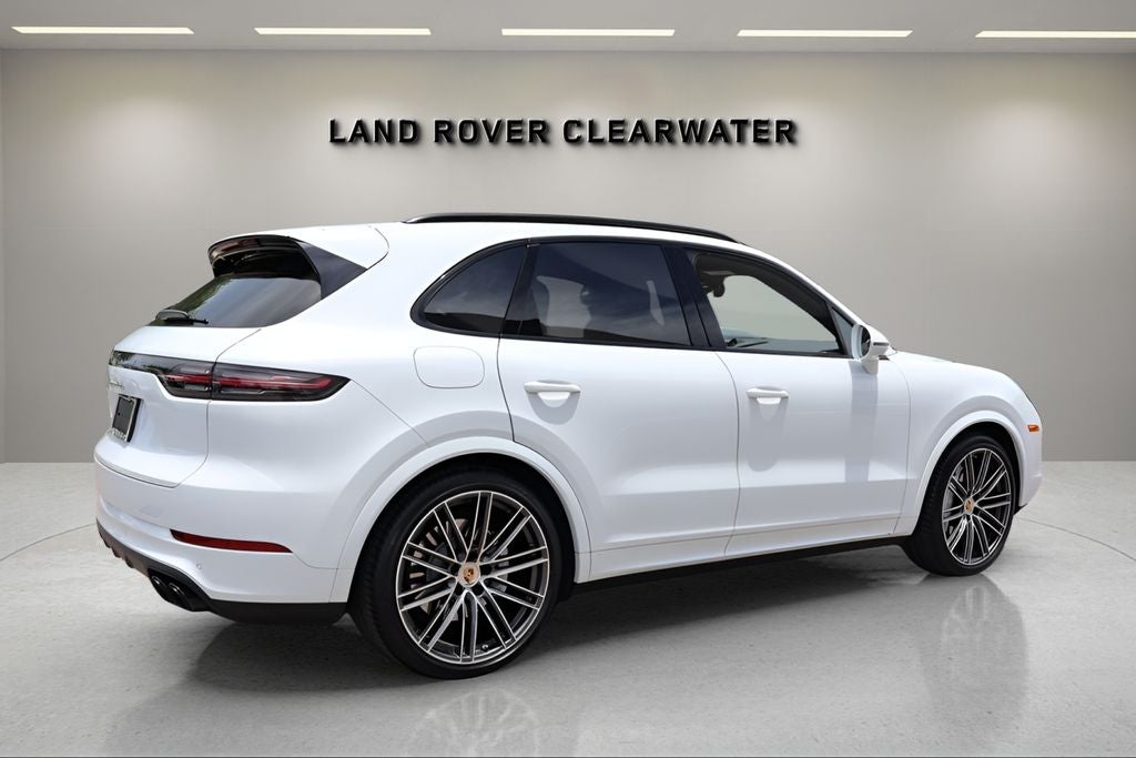 2023 Porsche Cayenne — detail view