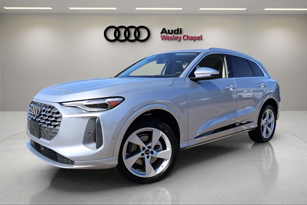 2026 Audi Q5 2.0T Premium Plus quattro in Florett Silver Metallic — front three-quarter view