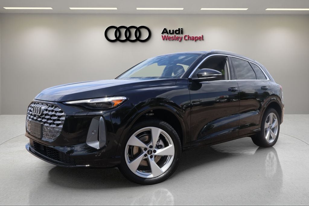 2026 Audi Q5 2.0T Premium Plus quattro in Mythos Black Metallic — front three-quarter view