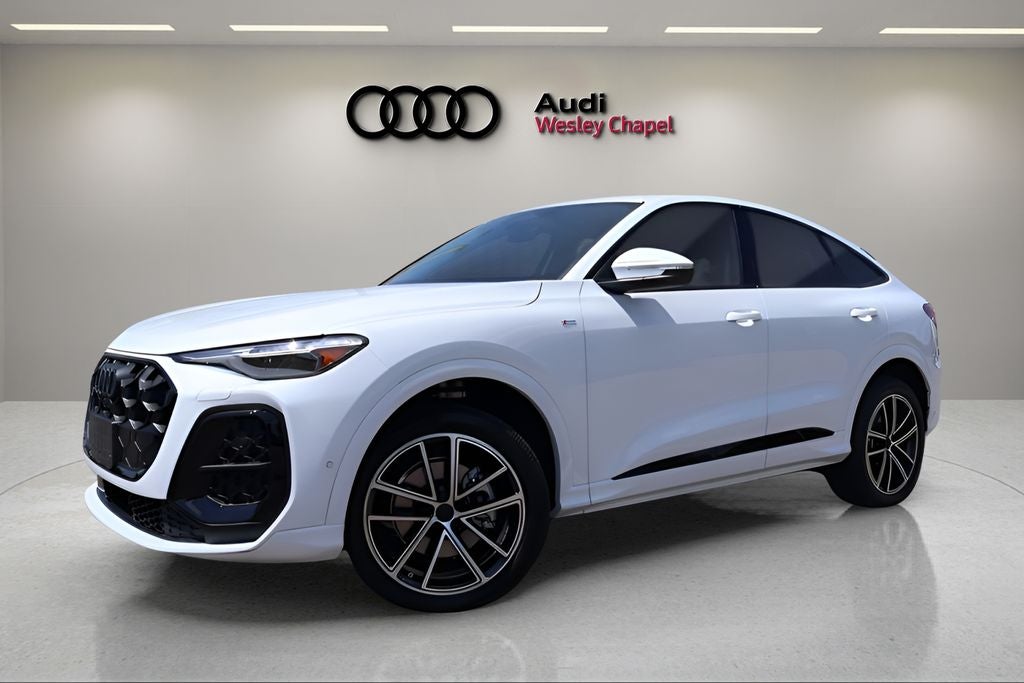 2026 Audi Q5 2.0T Premium Plus quattro in Glacier White Metallic — front three-quarter view