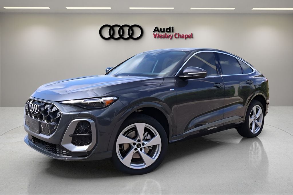 2025 Audi Q5 Sportback quattro in Tambora Gray Metallic — front three-quarter view