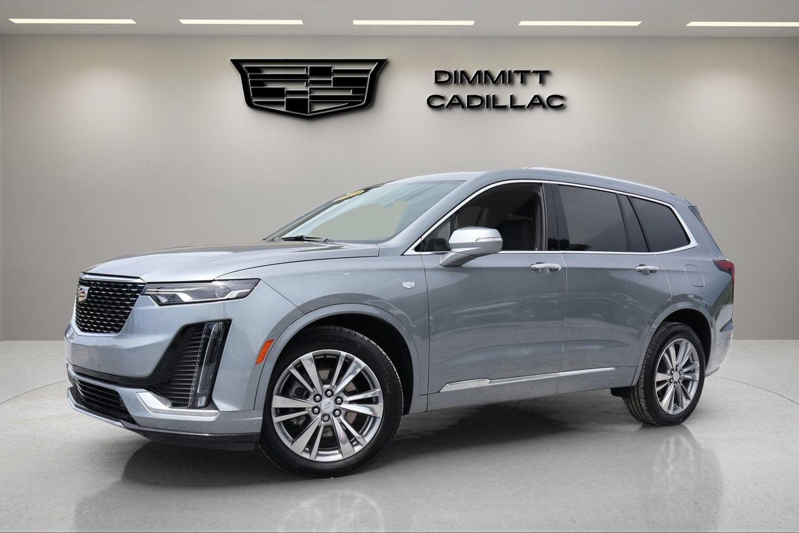 2023 Cadillac XT6 Premium Luxury in Argent Silver Metallic — front three-quarter view